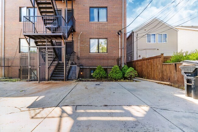 Building Photo - 1707 S Ruble St