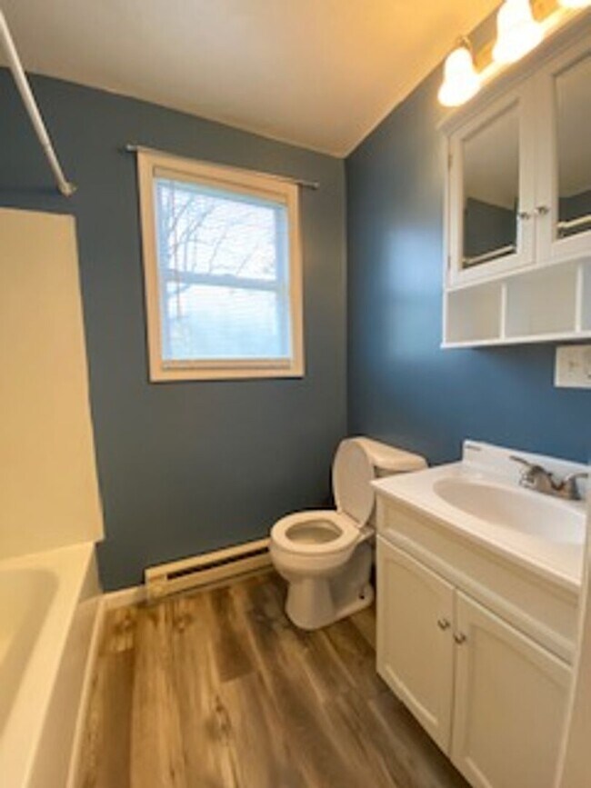 Building Photo - 59636 Rosedale Ave