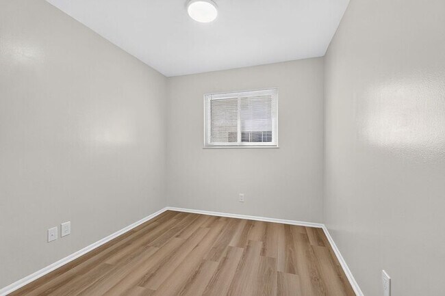 Building Photo - 5168 Mapleridge Dr