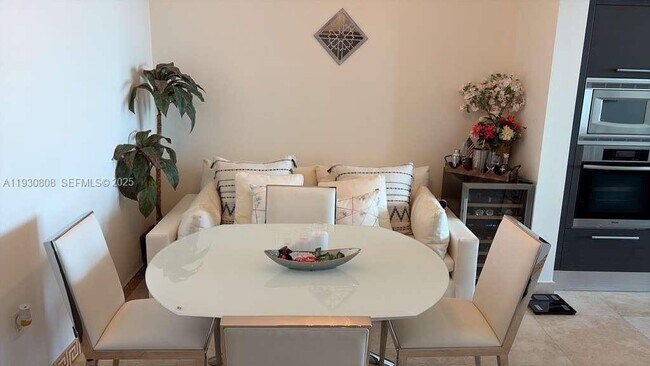 Building Photo - 900 Biscayne Blvd