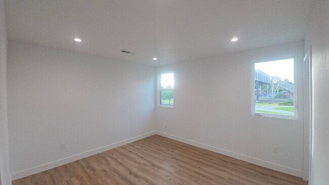 Building Photo - Graham(10422)