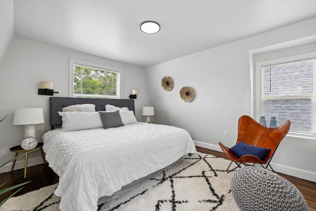 Building Photo - 3BR/2BA Wonderfully Updated Single Family Home---JUST GORGEOUS!  GAS, ELECTRIC, WATER, SEWER and ...