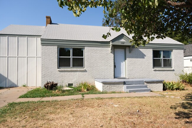 Building Photo - 1537 NE 20th St