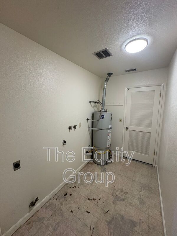Building Photo - 947 W Seeger Ave