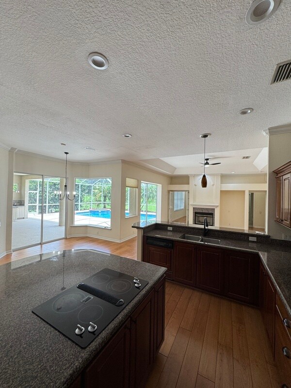 Building Photo - 10084 Cherry Hills Ave Cir