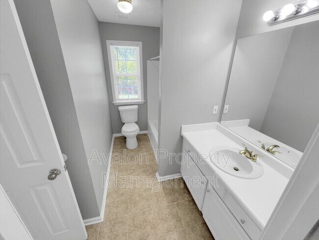 Building Photo - 1926 Leacroft Ct