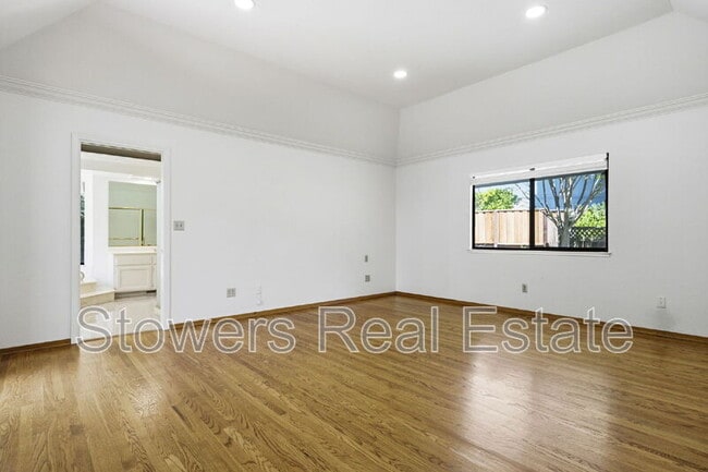 Building Photo - 618 Banister Ln