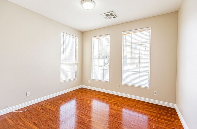 Building Photo - 2 Master Suites in a gated community