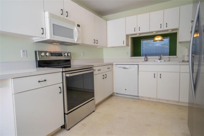 Building Photo - 3559 Capland Ave