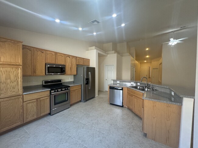 Building Photo - 9256 Blue Flax Pl