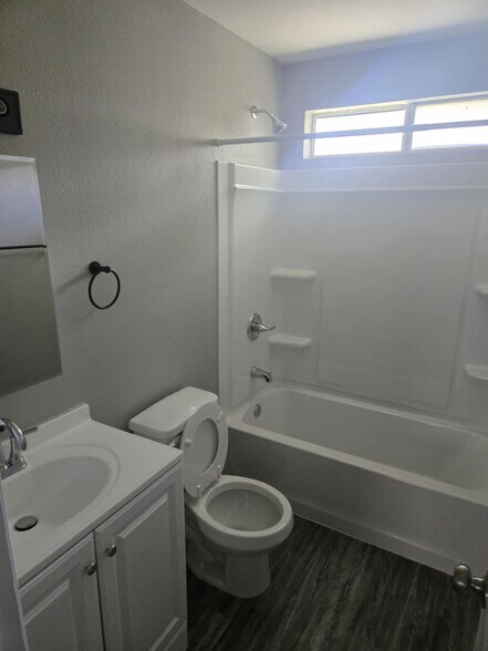 Building Photo - 1410 Colima St
