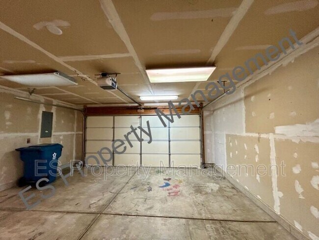 Building Photo - 5639 Dollar Run Ln