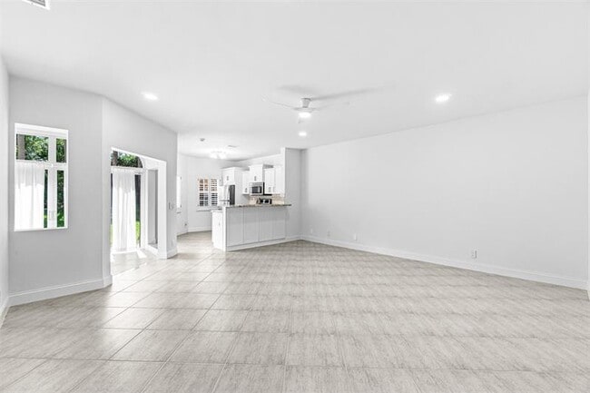 Building Photo - 6510 Via Regina