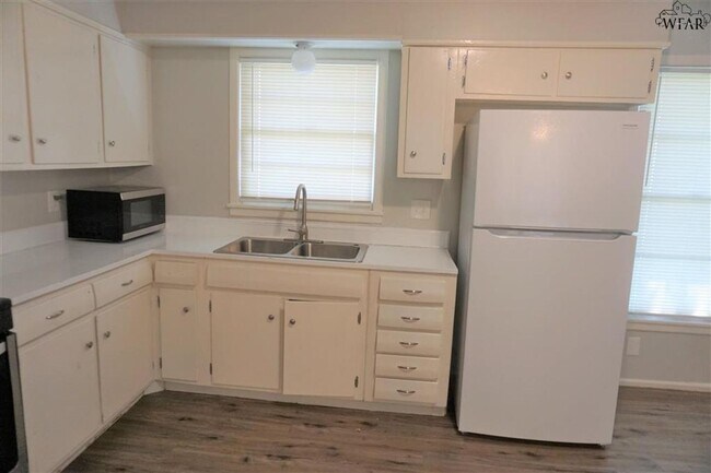 Building Photo - 3 Bedroom Iowa Park Home