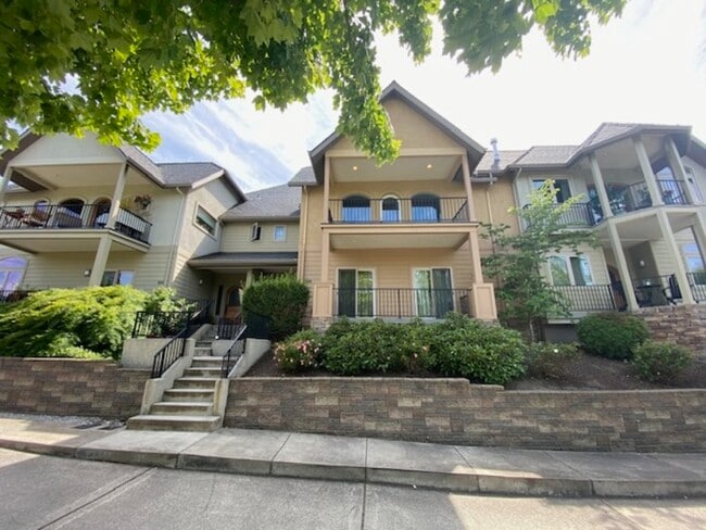 Building Photo - 528 W Nevada St