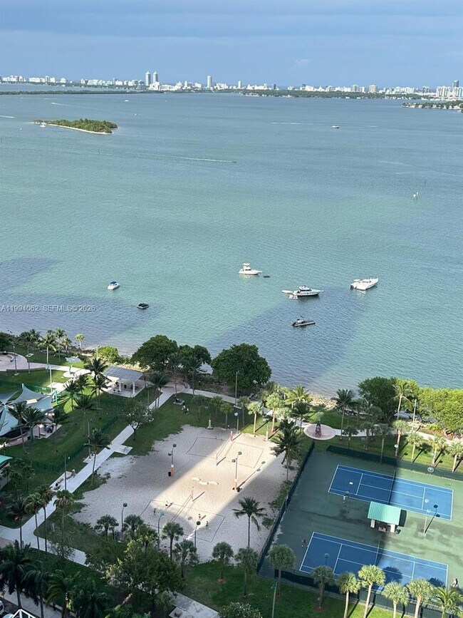 Building Photo - 1750 N Bayshore Dr