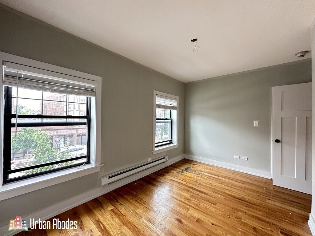 Building Photo - 811 Elm St