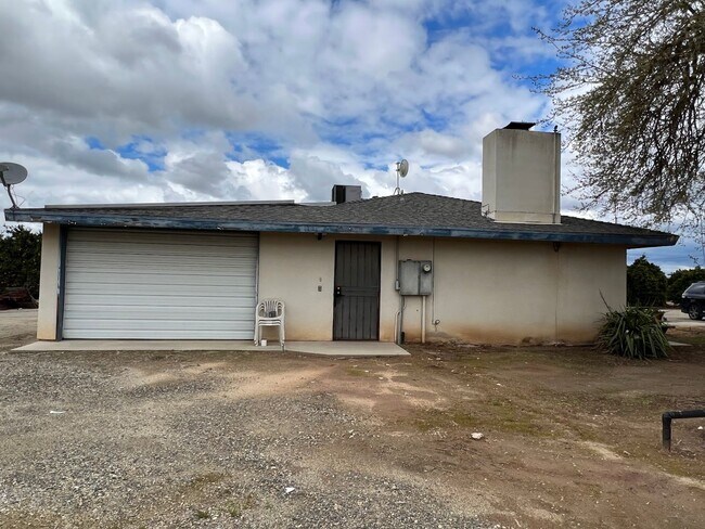 Building Photo - Gated Country Home for rent