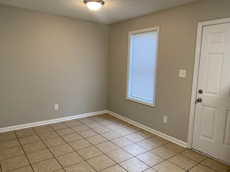 Building Photo - 2000 N Royal St