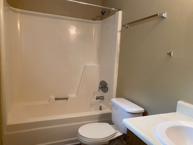 Building Photo - 124 Westscott Dr