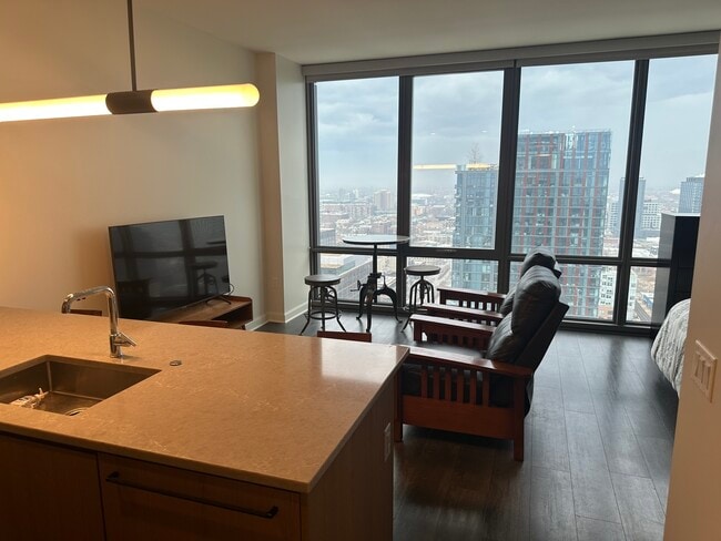 Building Photo - 164 N Peoria St