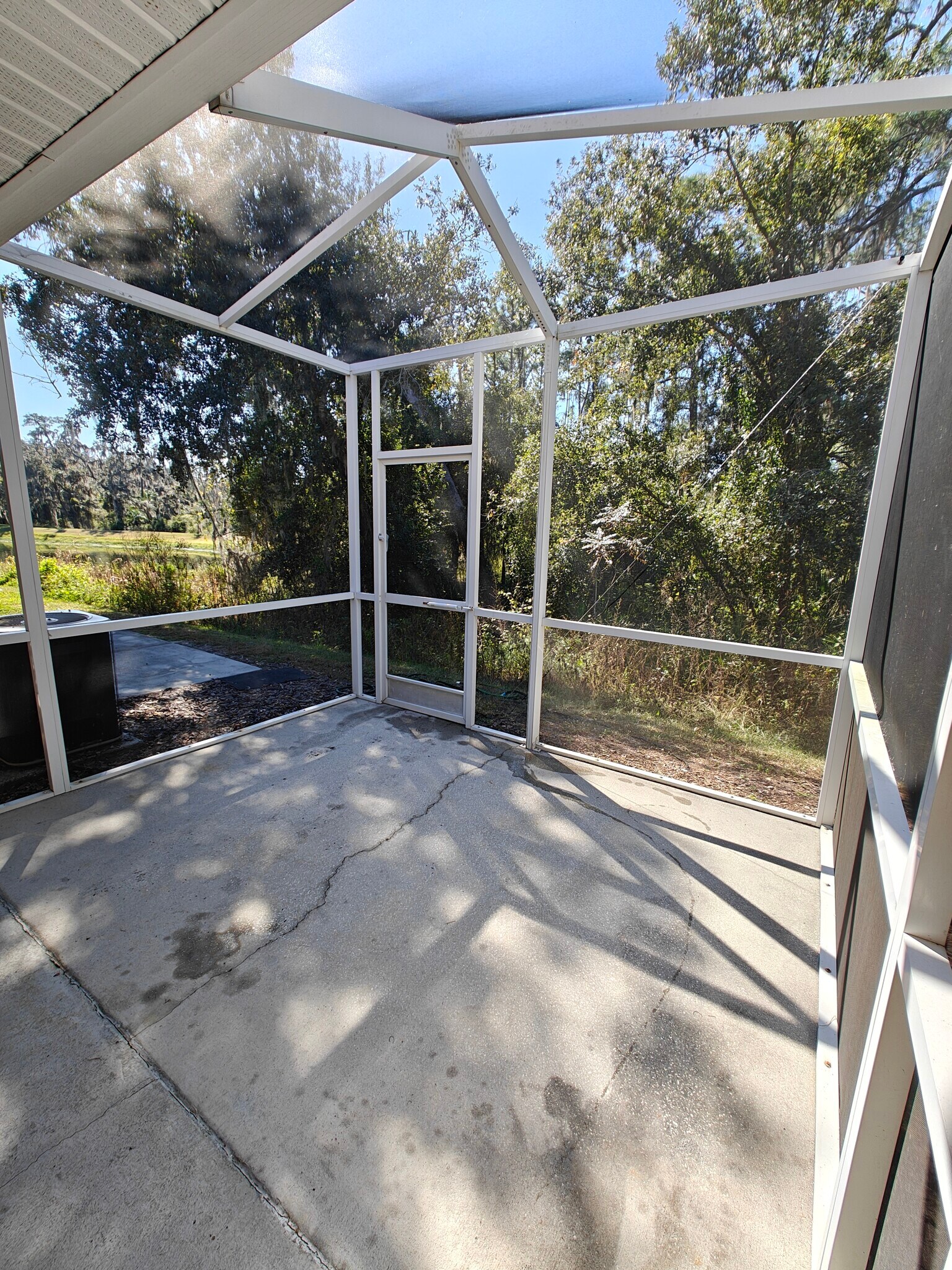 Building Photo - 5864 Fishhawk Ridge Dr