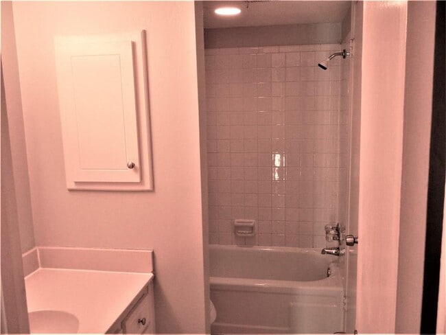 Building Photo - 6552 N Meridian Ave