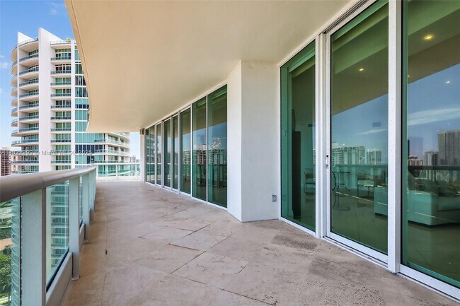 Building Photo - 20155 NE 38th Ct