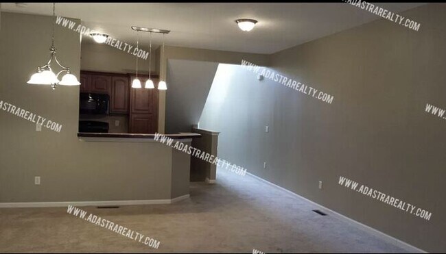 Building Photo - Beautiful and Spacious Olathe West Townhome-Available NOW!!