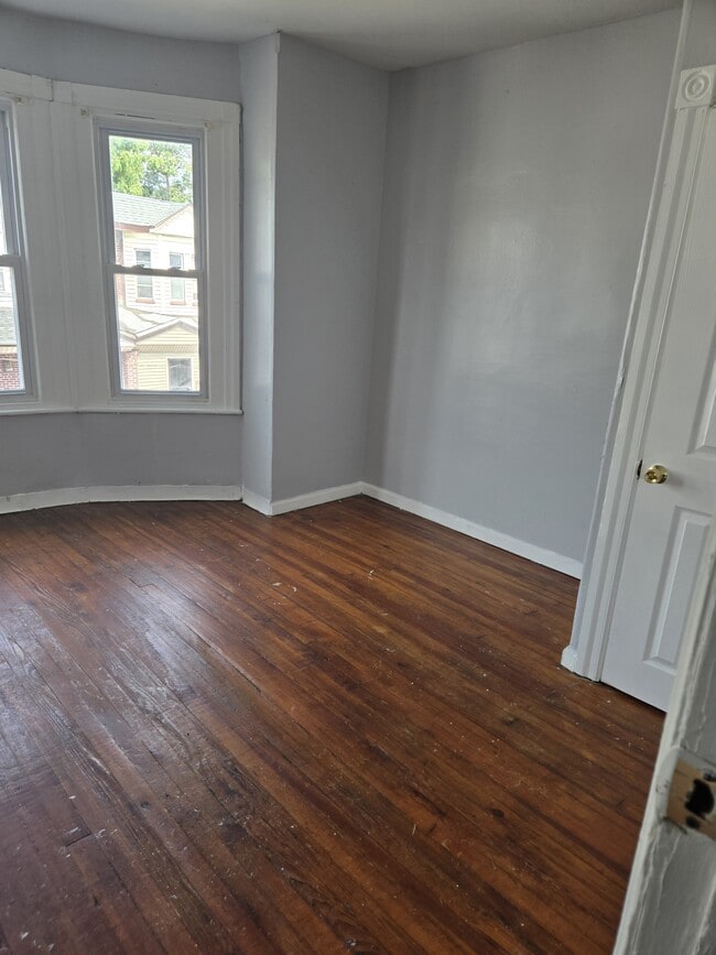 Building Photo - 6532 Saybrook Ave