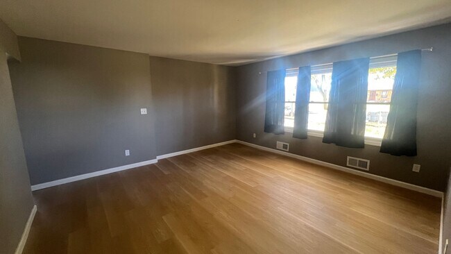 Building Photo - 5922 N 84th St