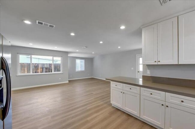 Building Photo - 3360 Warburton Ave