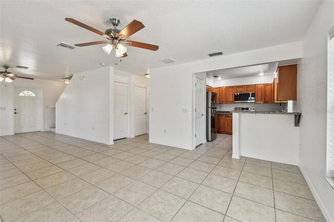 Building Photo - 587 Shady Grove Dr