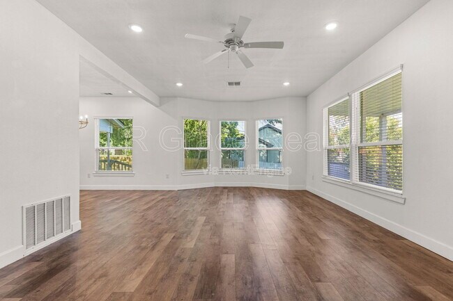 Building Photo - 2317 Maple Ave