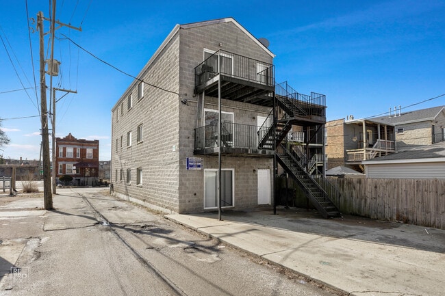 Building Photo - 3814 W Grenshaw St