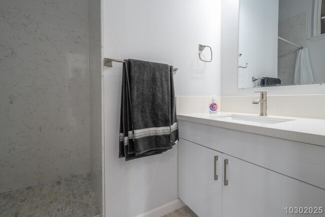 Building Photo - West Side Paradise – Stunning 3-Bed, 2-Bath Upstairs Unit