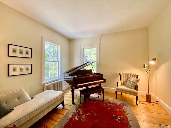 Building Photo - 1685 Peconic Ln