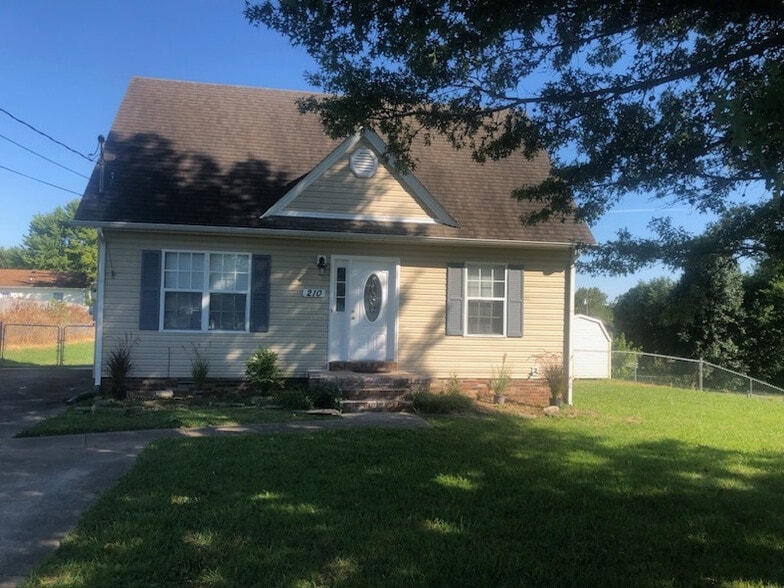 Primary Photo - 210 Golden Pond Ave
