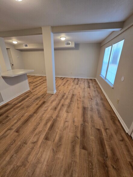 Building Photo - 2307 Elm Ave