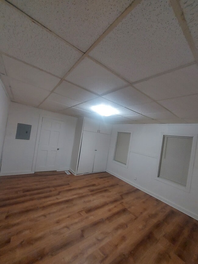 Building Photo - 123 Oak St