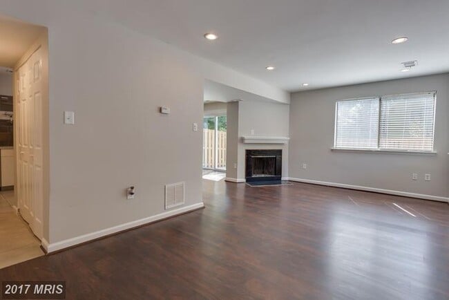 Building Photo - 5735 Nordeen Oak Ct