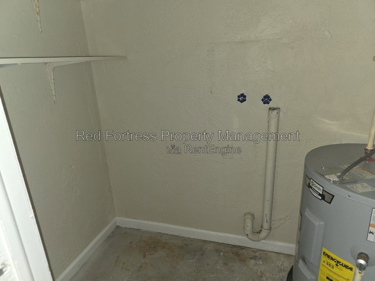 Building Photo - 718 Karlov St