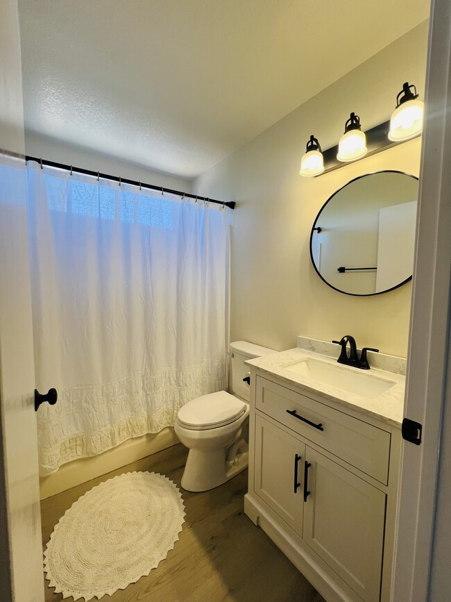 Building Photo - 405 Sailfish Dr