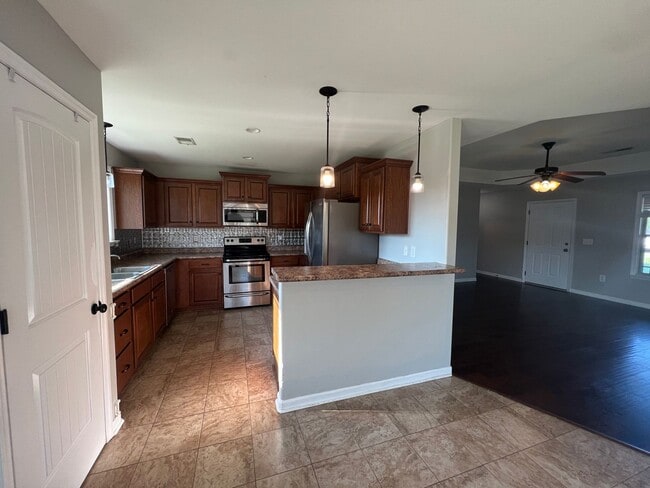 Building Photo - 4 bedroom home in Owens Cross Roads