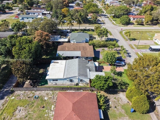 Building Photo - 1624 NE 175th St