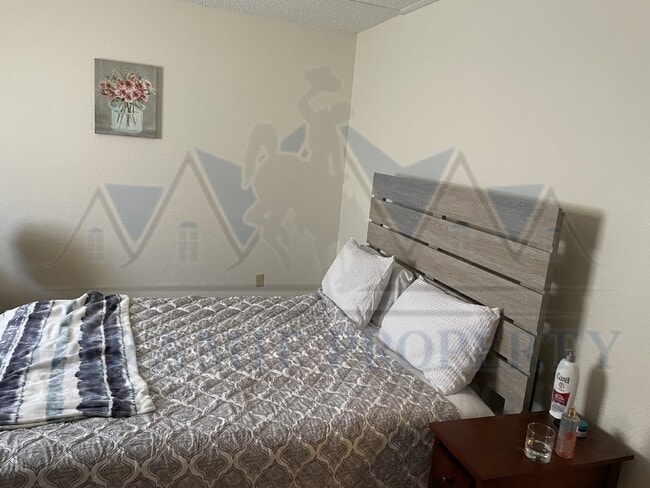 Building Photo - 1 Bed, 1 Bath Apartment