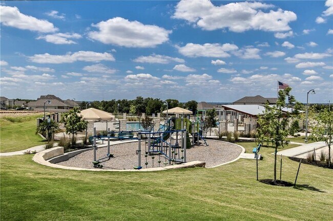 Building Photo - 1015 Vista View Dr