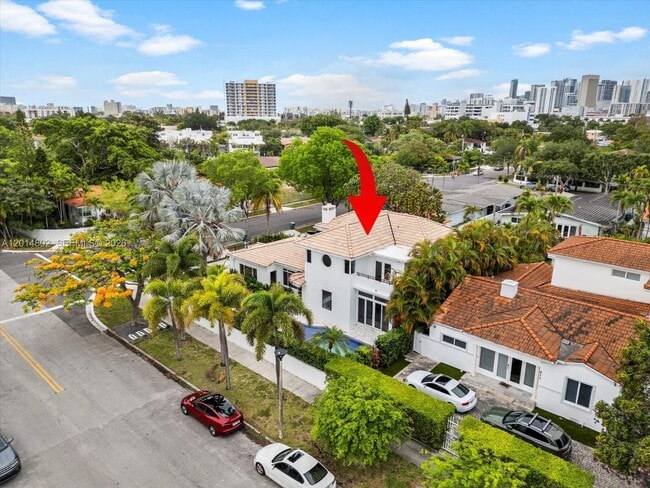 Building Photo - 825 SW 23rd Rd