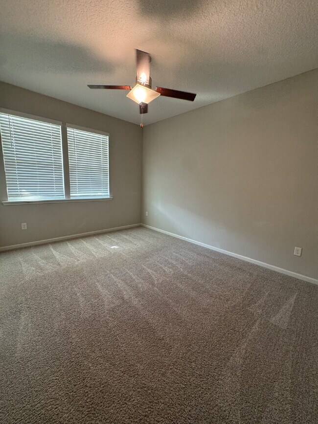 Building Photo - Shearwater, 4 bedroom 3.5 bath home for rent.