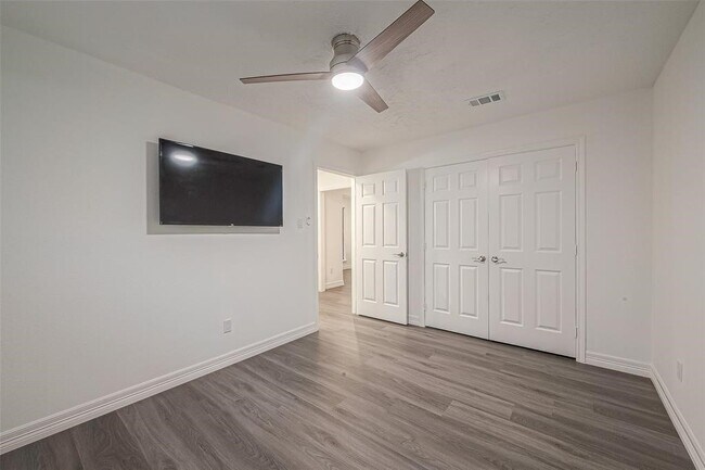 Building Photo - 26415 Hunters Hollow Dr